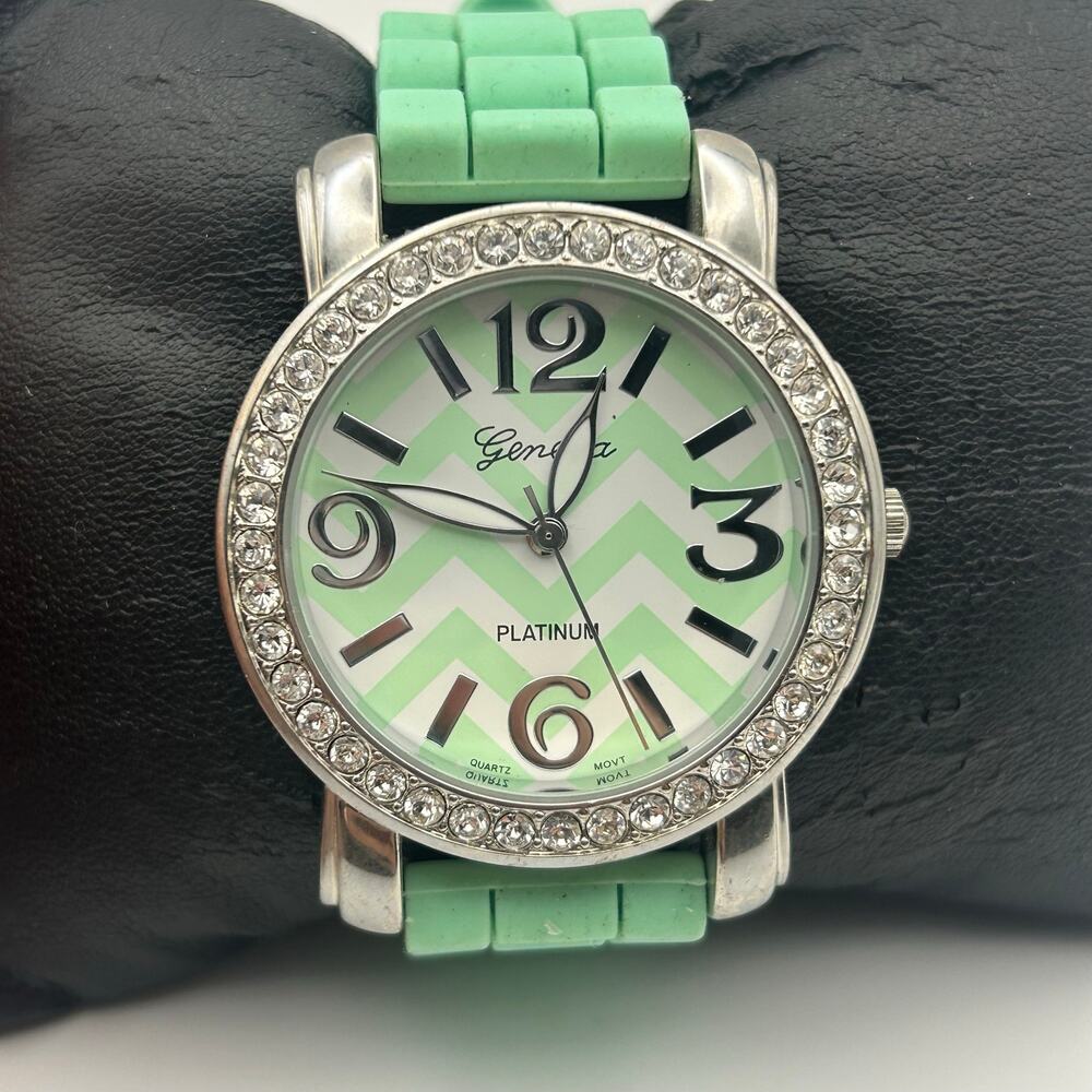 Geneva Platinum Crystal Bezel Green Silicon Band Watch Working New Battery